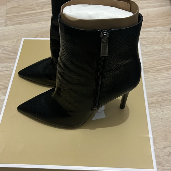 Michael Kors Keke Dress Bootines - Picture 6 of 6